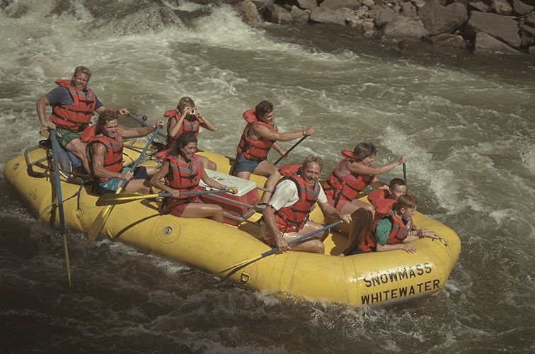 Rafting crew on white water